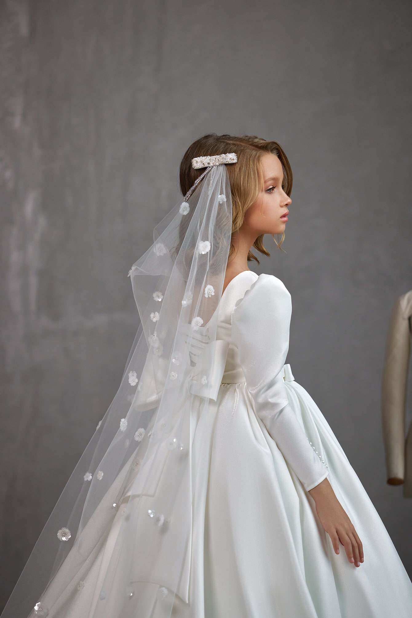 Girls First Communion veil with 3D floral appliqués and side hairpins in soft white tulle