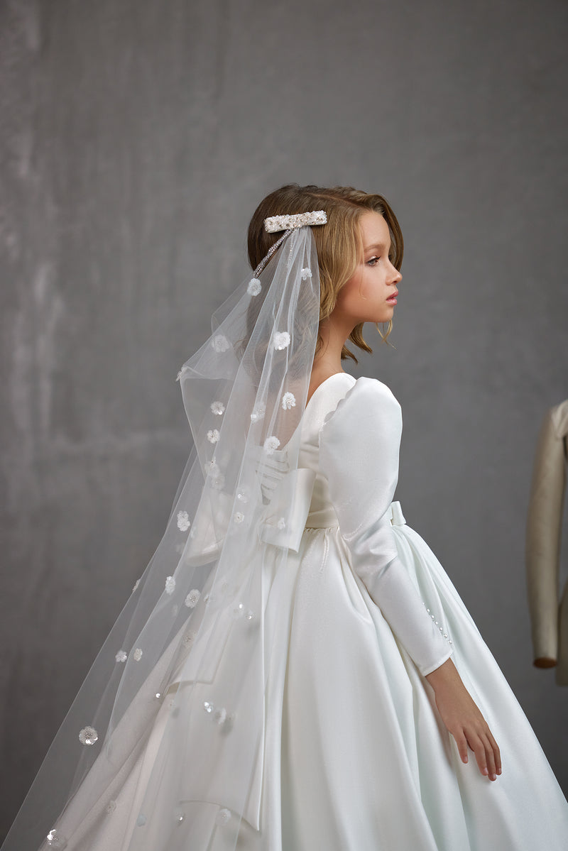 Girls First Communion veil with 3D floral appliqués and side hairpins in soft white tulle