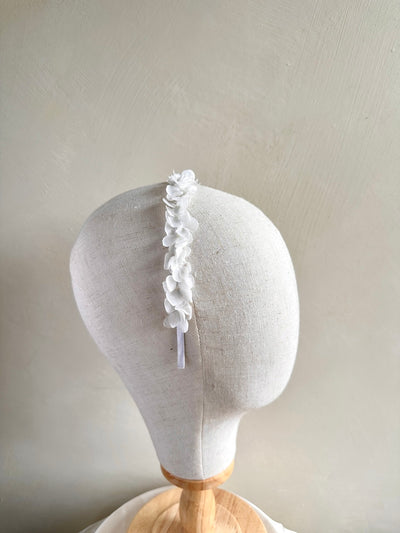 Handmade white petal hairband for girls—ideal for First Communion and flower girl outfits