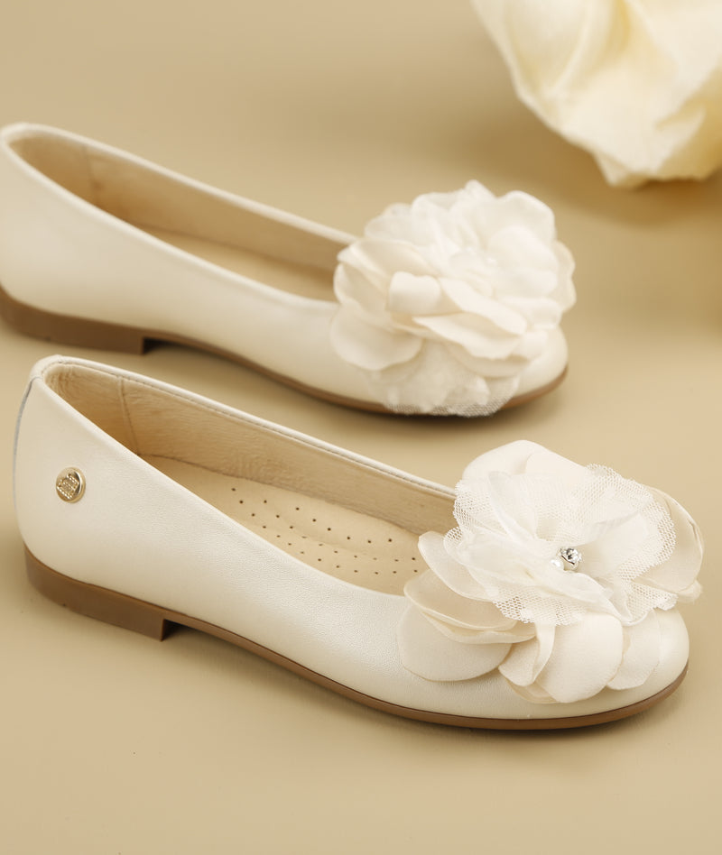 White Leather Flats Communion Shoes with a Flower by Andanines Mia Bambina Boutique Canada