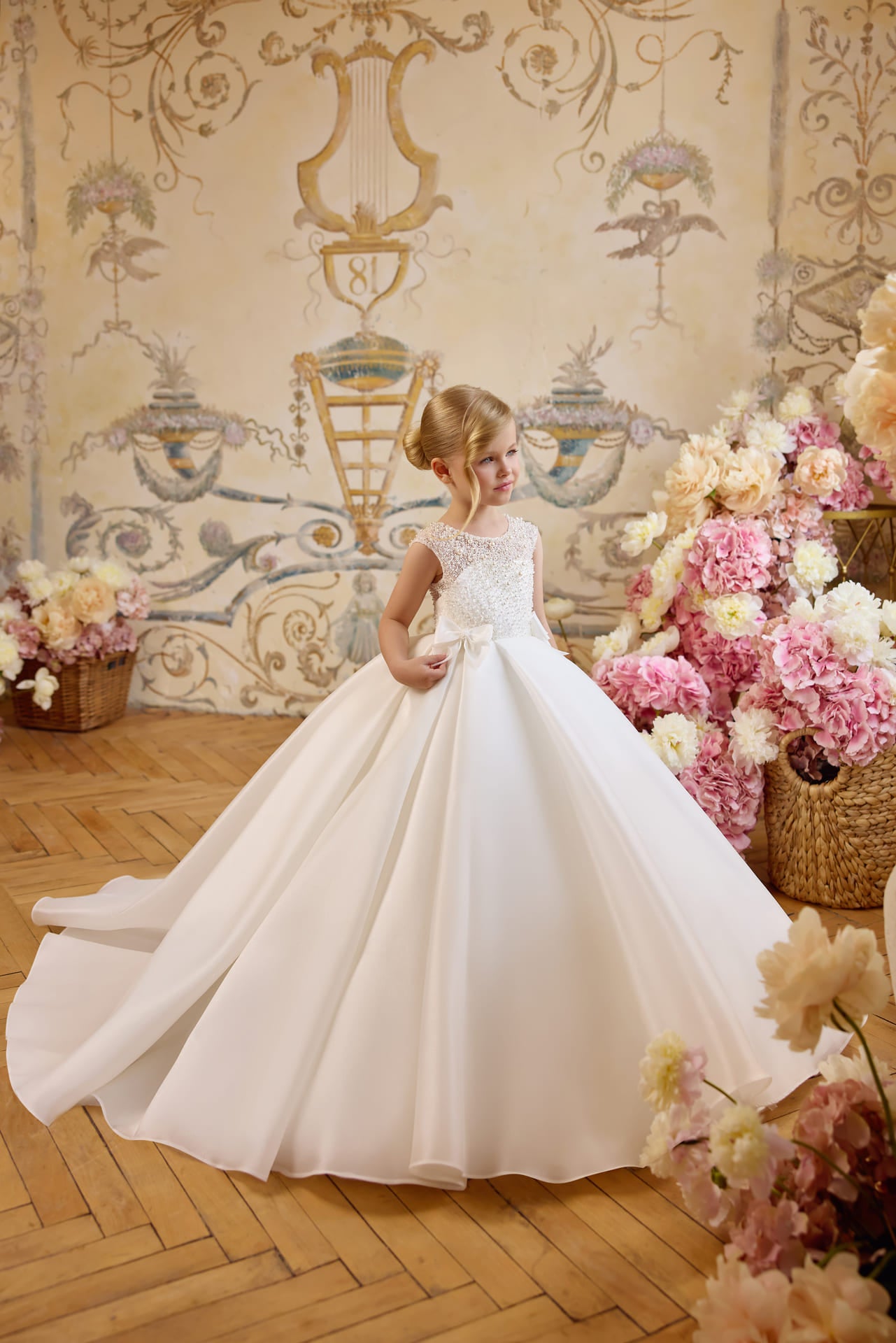 Elegant First Communion ball gown with pearls and satin bow