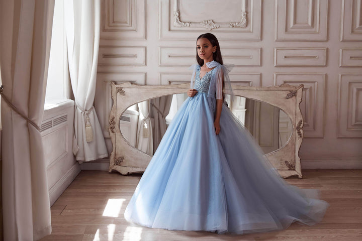 long dress pastel Blue Bow Tie Shoulder Maxi Size:6/L NA-07.08.26PM A-Line Cocktail Dress With A Glamorous Form Satin