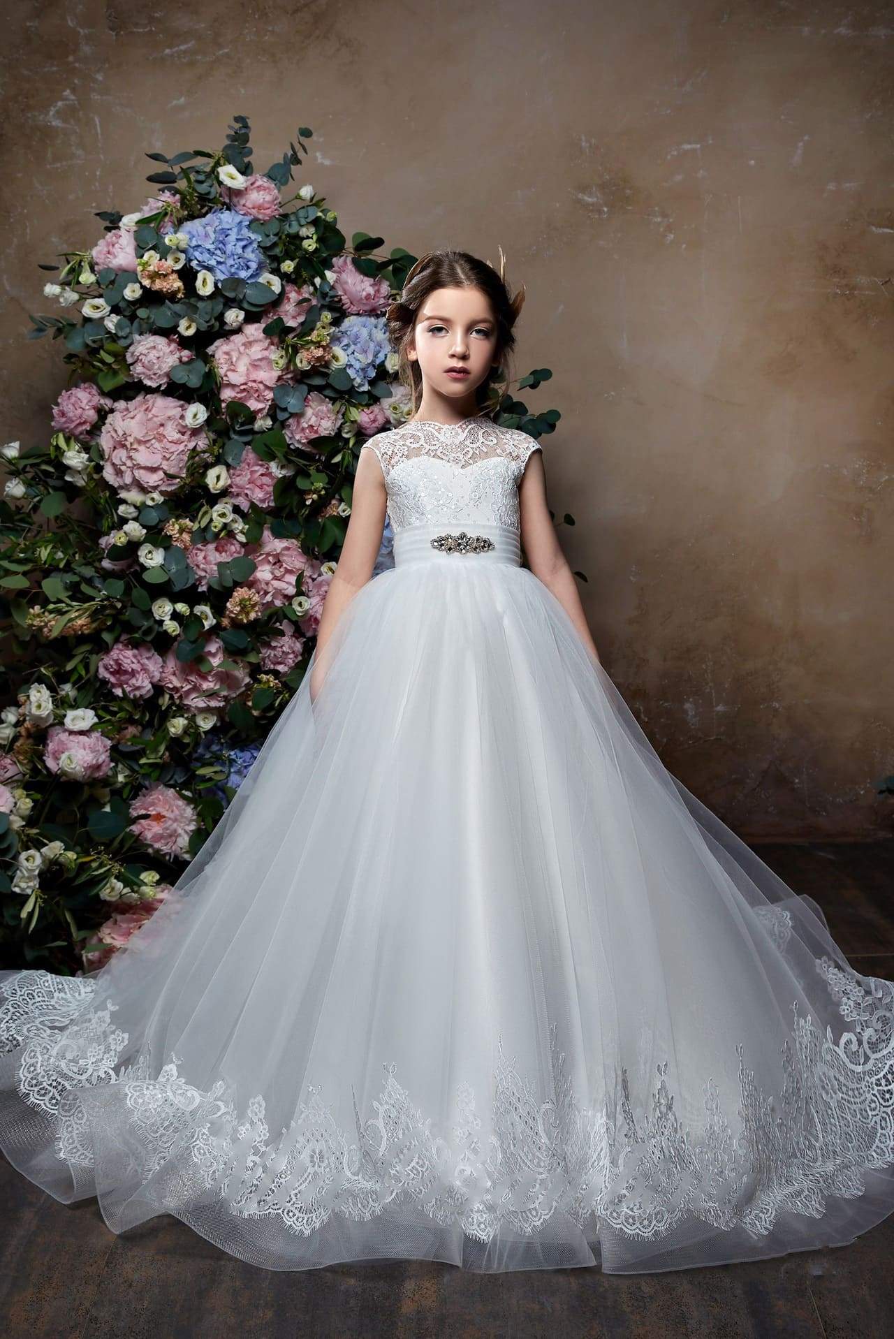 Elegant White Tulle Flower Girl Dress Size 7-8 / White Elegant White Tulle Flower Girl Dress Size 7-8 / White