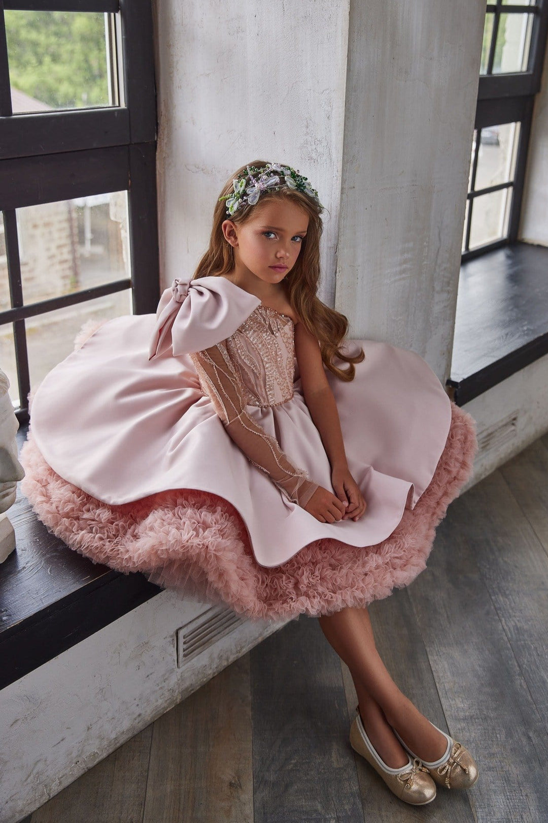 fitted lace wedding dress Luxurious Bow Shoulder Festive Tutu Dress Size 12 / Ivory