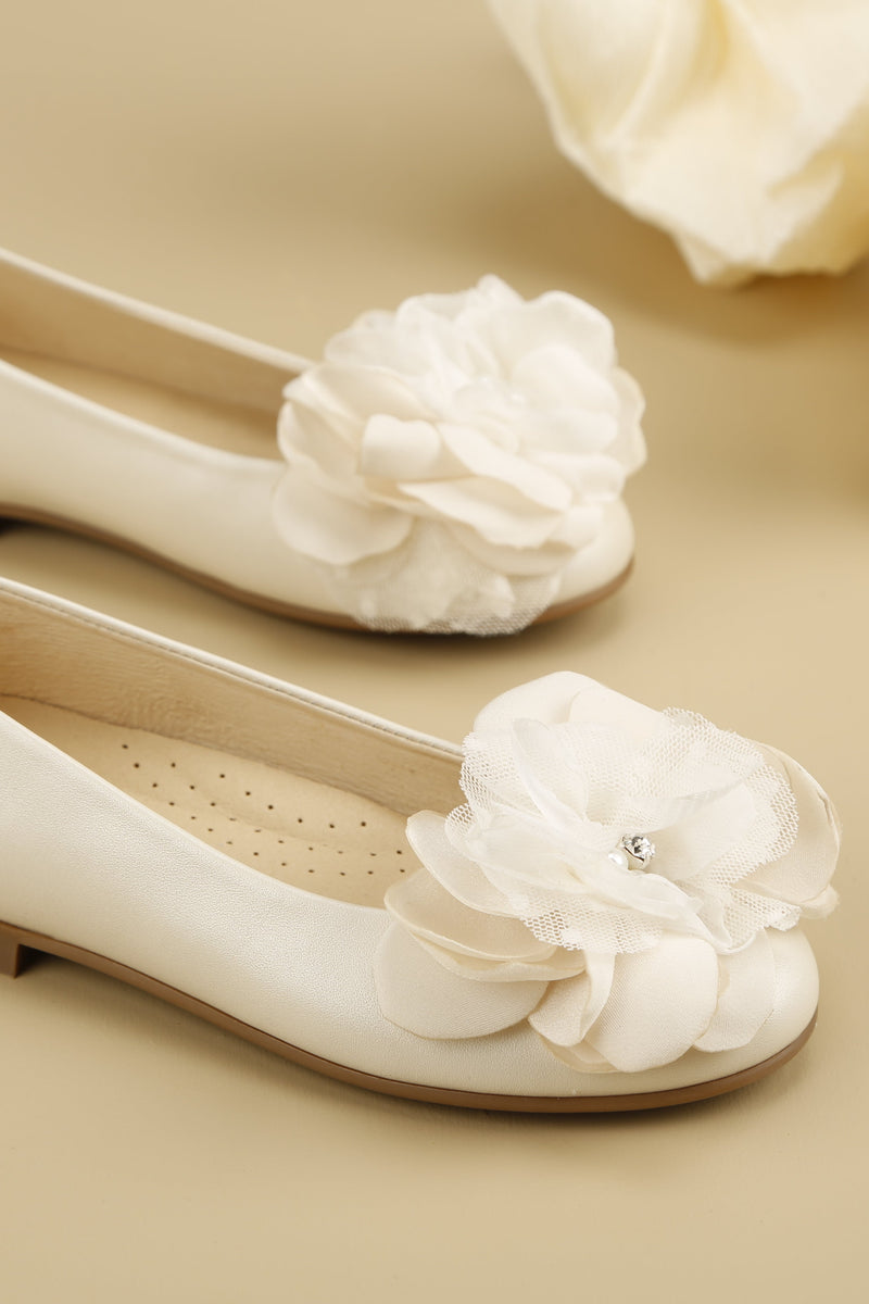 White Leather Flats Communion Shoes with a Flower by Andanines Mia Bambina Boutique Canada